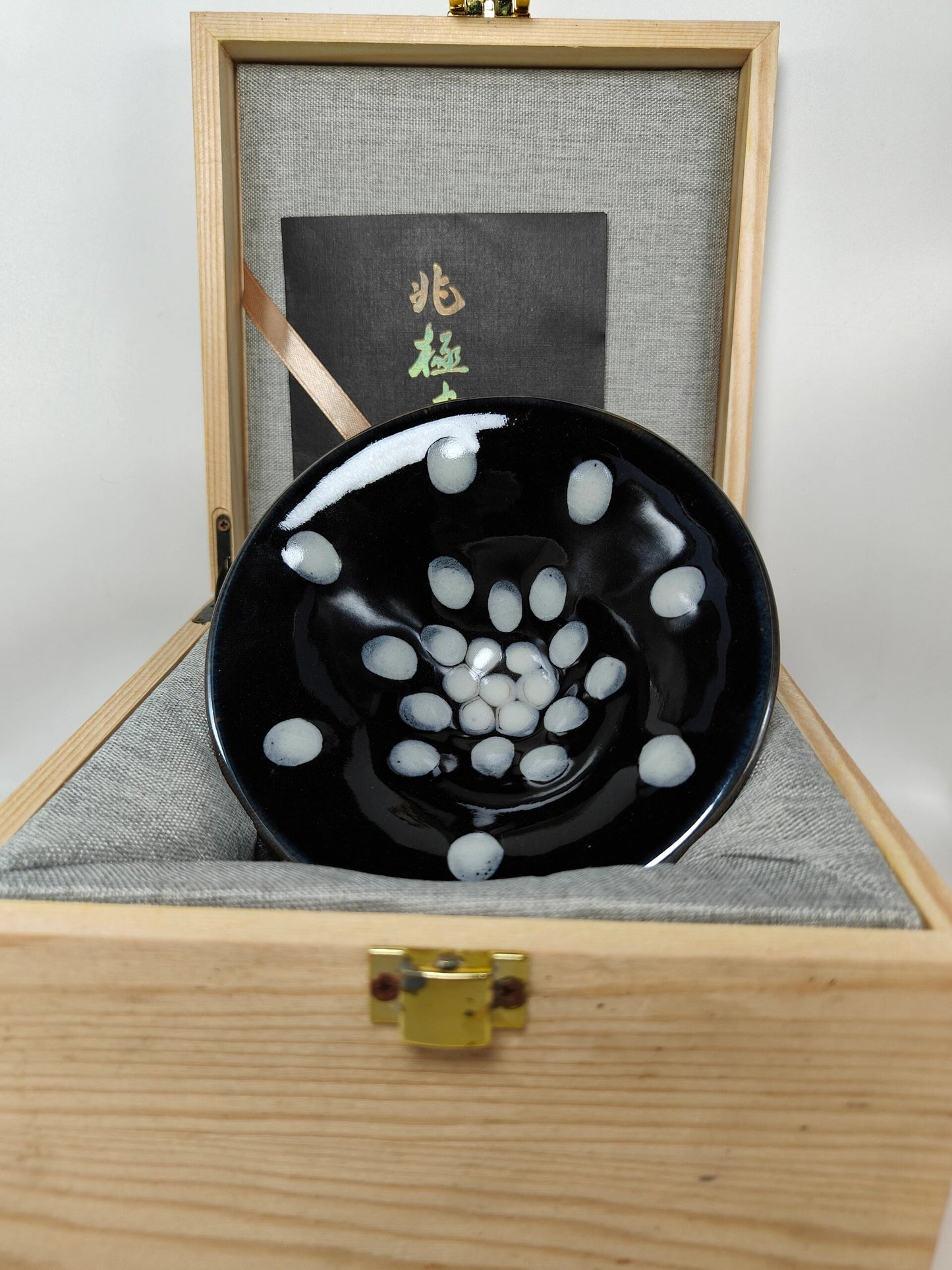 Black gold pearl spot