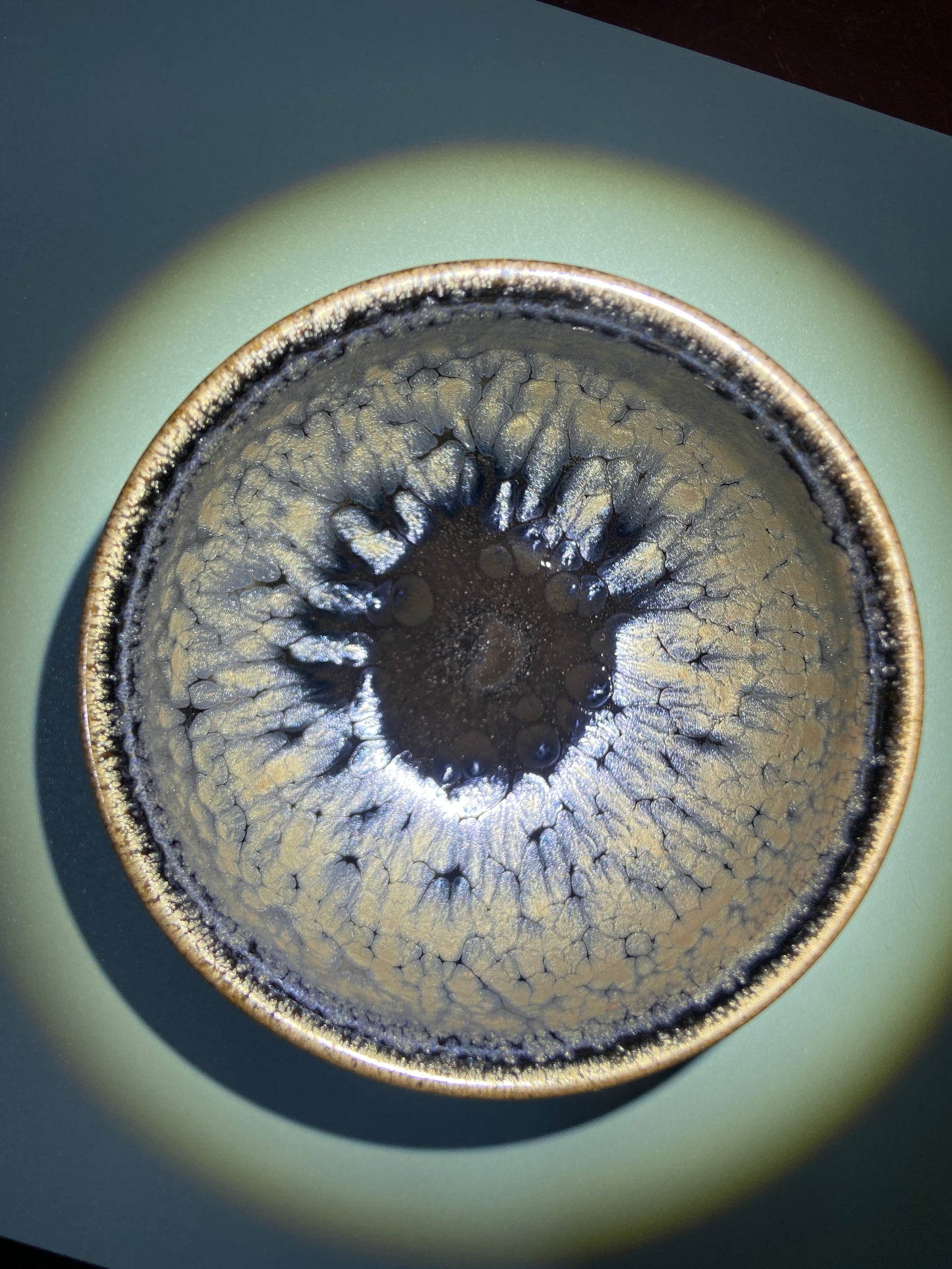 Aquarius - Blue Oil Droplets
